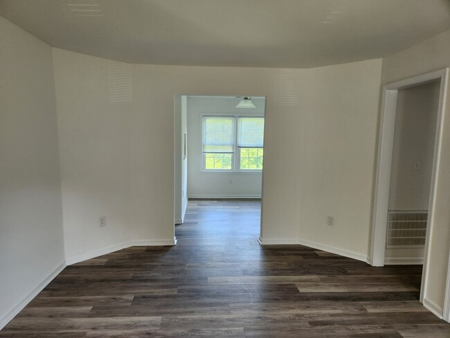 Building Photo - 2 Bedroom Apartment-Blackstone, Va