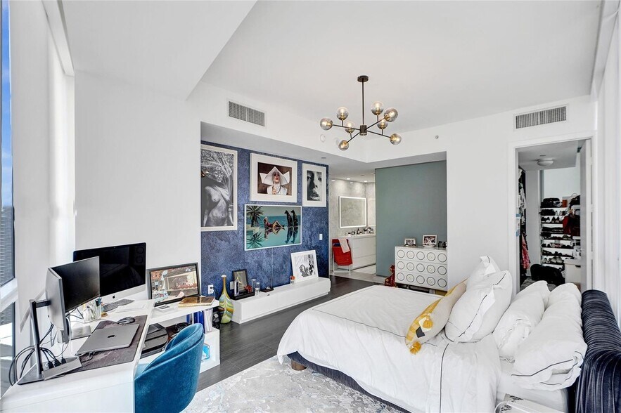 Building Photo - 1100 Biscayne Blvd