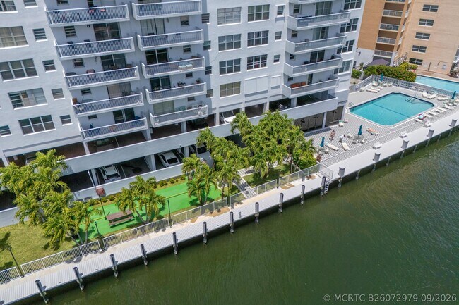 Building Photo - 137 Golden Isles Dr