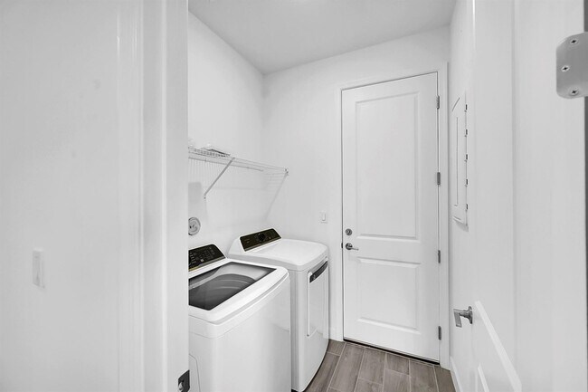 Building Photo - 3587 Angler Dr