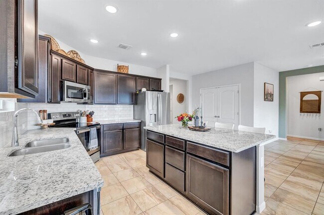 Building Photo - 717 Friar Tuck Dr