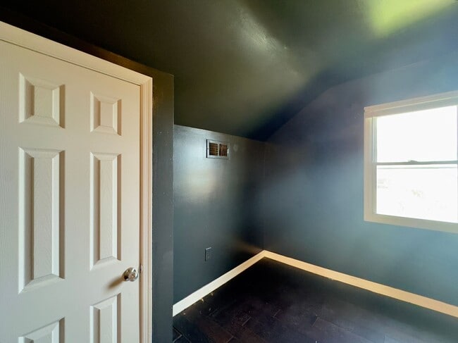 Building Photo - Charming 4 Bedroom/2 Bathroom in Asbury Av...