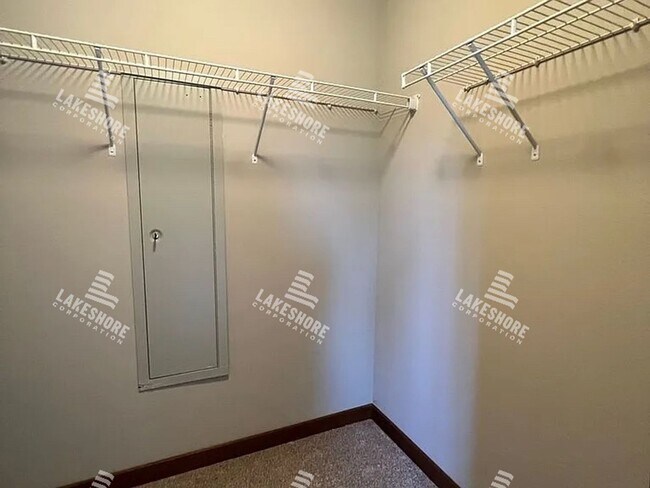 Building Photo - Spacious and Secluded 4 Bed 2 Bath Monroe ...