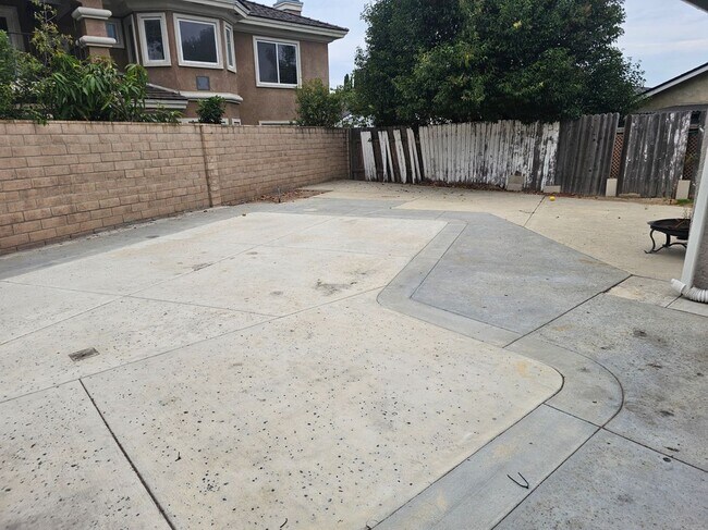 Building Photo - 4552 Cheviot Dr