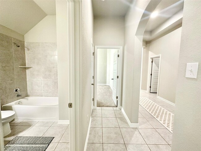 Building Photo - 1017 Hillrose Dr