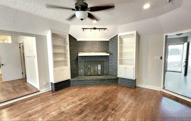 Primary Photo - 808 Spring Lake Dr