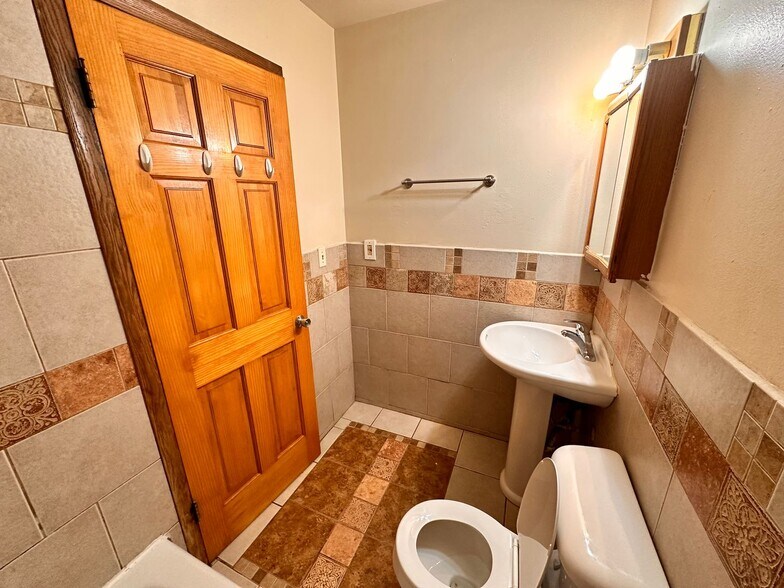 Interior Photo - 1620 Marshall