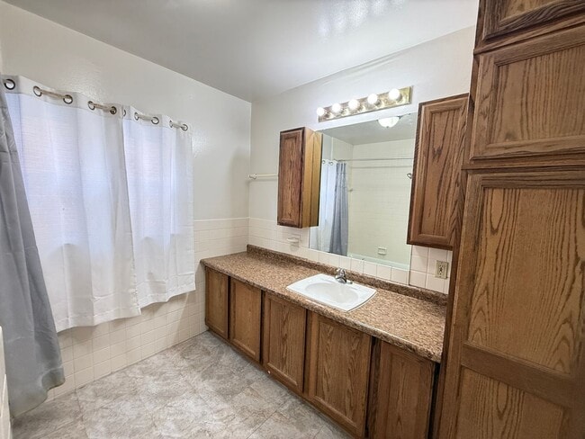 Building Photo - Well-Maintained 4-Bedroom Home with Historical Charm Near Downtown Jackson