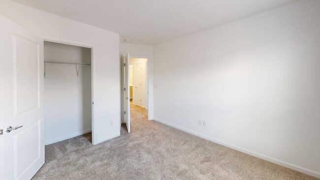 Building Photo - Immaculate New Townhome in Pringle Towns