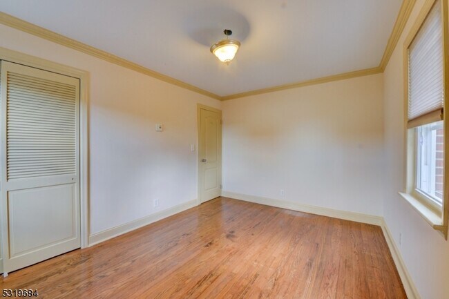 Building Photo - 33 Fairmount Ave