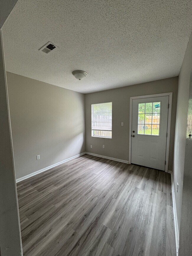 Building Photo - 146 Cherokee Cir