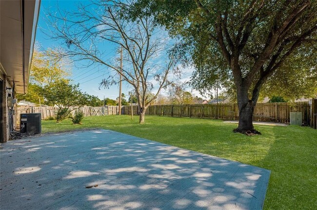 Building Photo - 330 Tara Plantation Dr