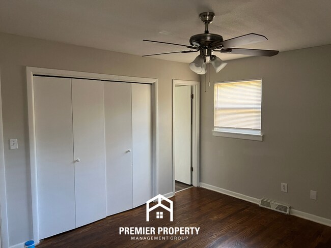 Building Photo - 2322 Rodgers Dr NE