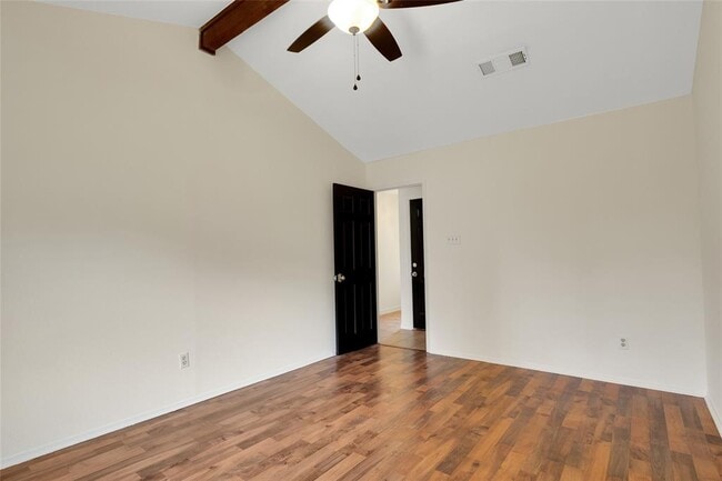 Building Photo - 616 Russet Valley Dr