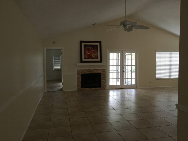 Building Photo - Very Nice 3/2