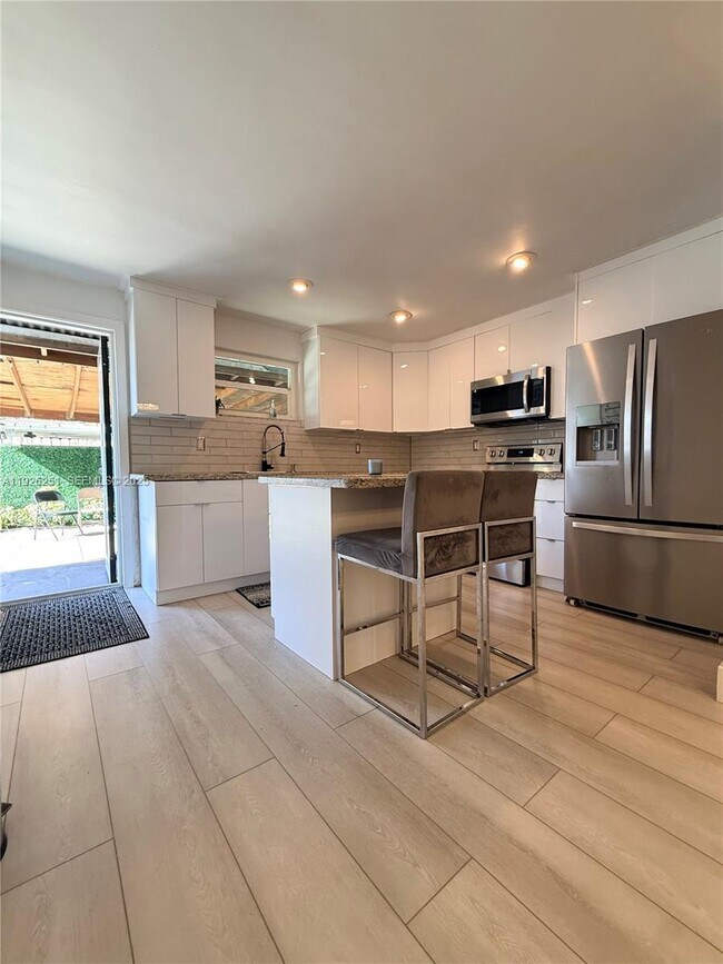 Building Photo - 2310 N 70th Ave