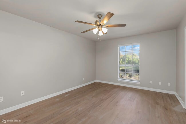 Building Photo - 10048 Alondra St