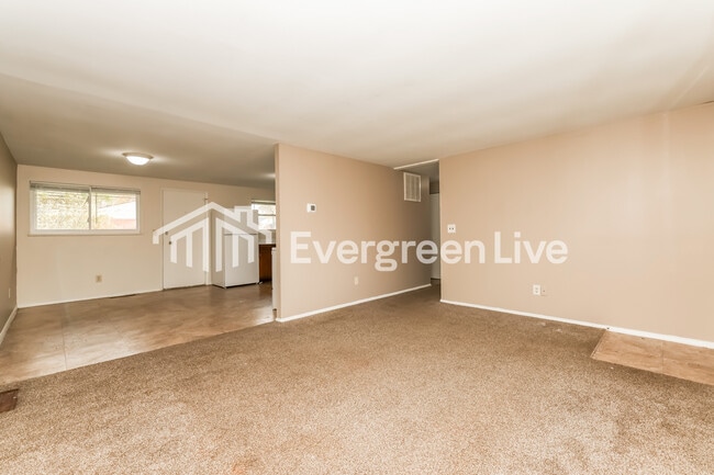 Building Photo - 6712 Hubbard Dr