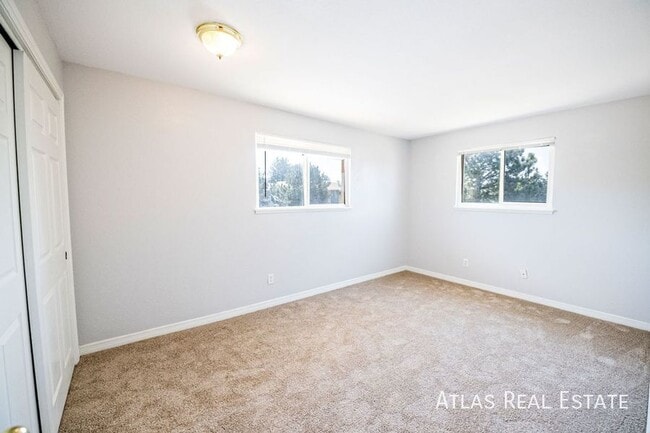 Building Photo - 950 Bishop Ct