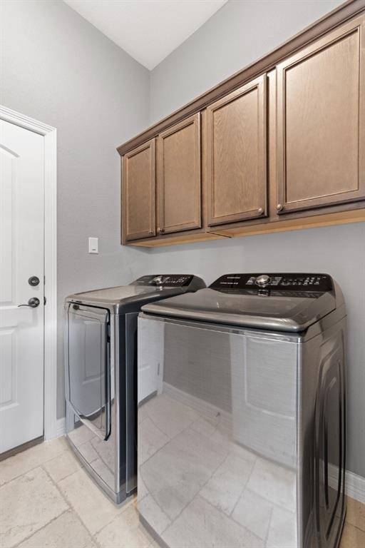 Building Photo - 10104 Longhorn Skyway