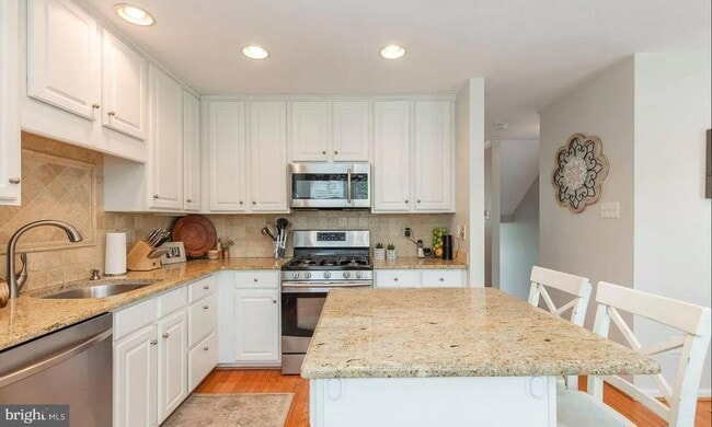 Building Photo - 423 Fort Hill Cir