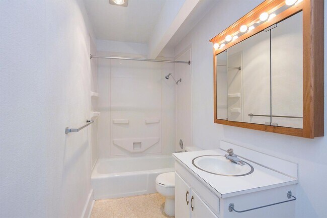 Building Photo - 3843 S 48th St