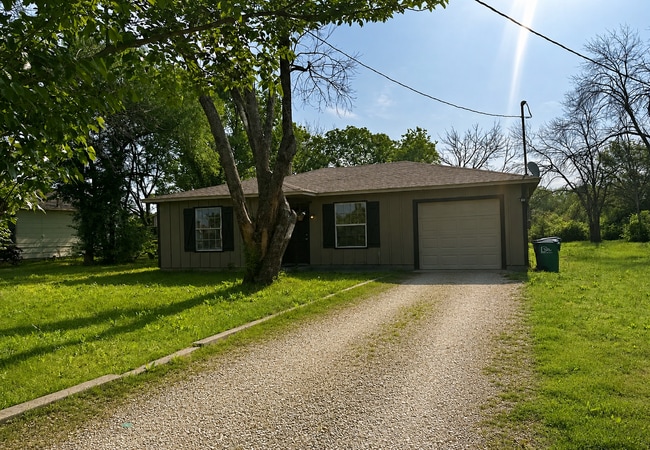 Building Photo - 3525 Country Club Rd