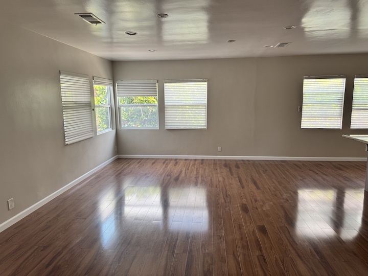 Living room - 4223 La Salle Ave
