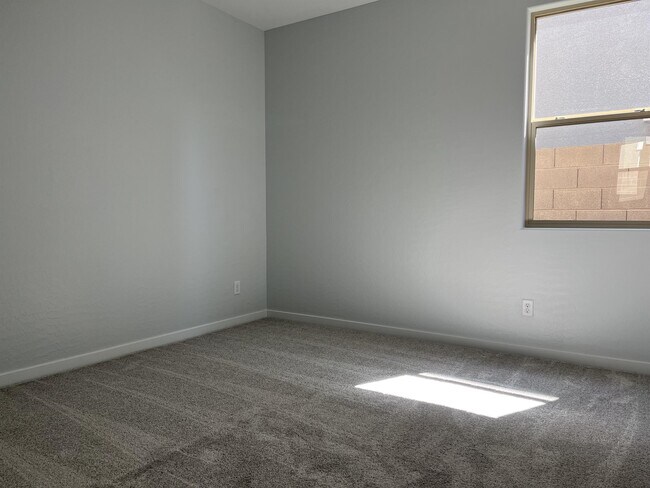 Building Photo - 396 Purple Sandpiper St