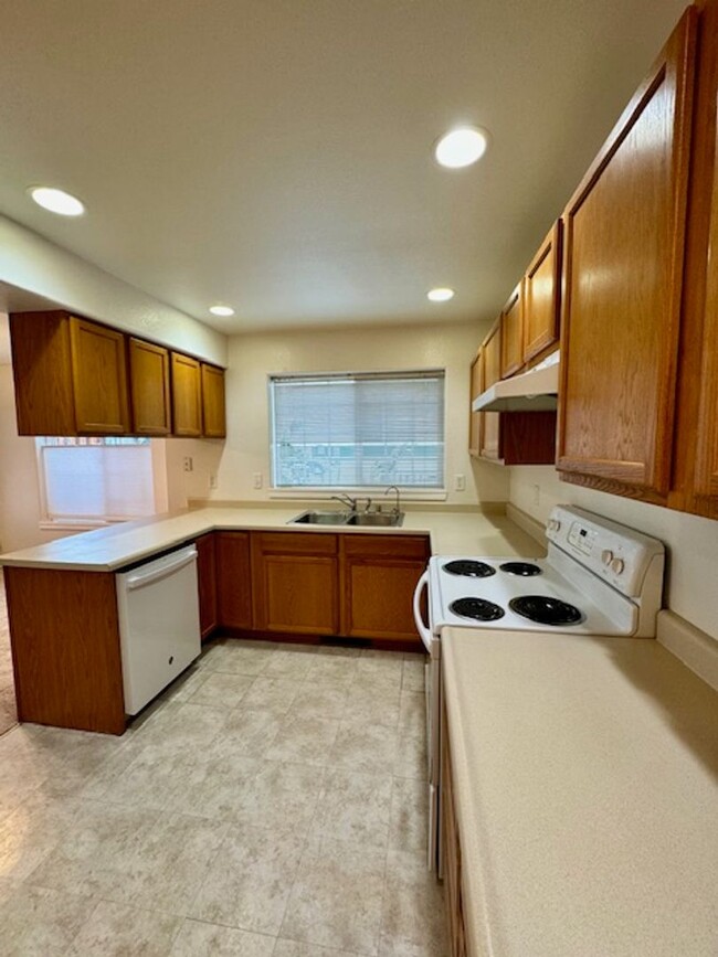 Primary Photo - 3 Bedroom 1.5 Centrally Located Condo