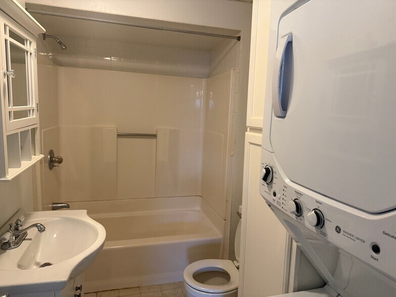 Building Photo - 19 Kentville Terrace