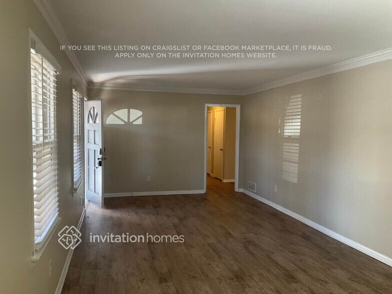 Building Photo - 686 Rollingwood Pl