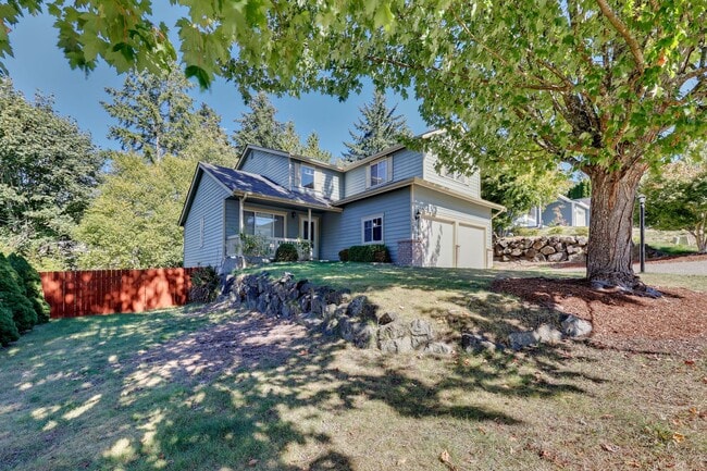 Building Photo - Highly Desirable Home in Ridgetop Communit...