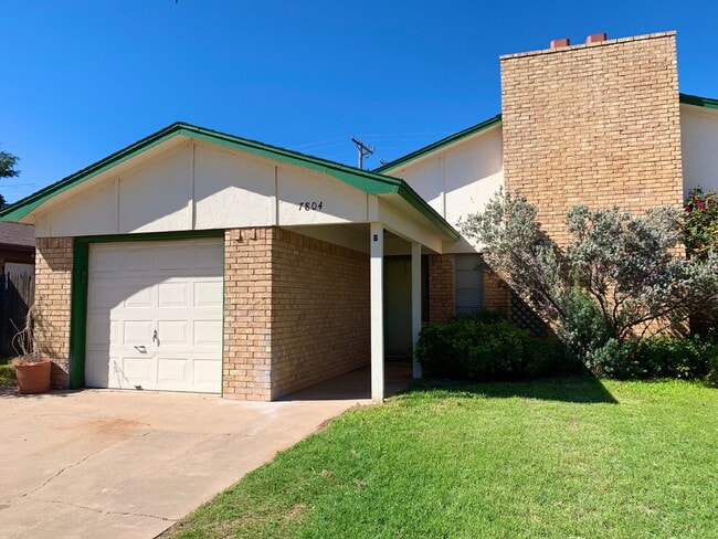 Building Photo - Cute 2 Bedroom