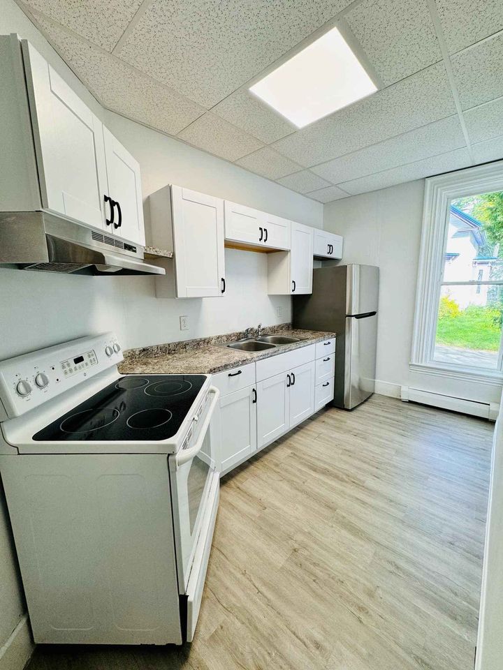 Building Photo - 14 Willow St