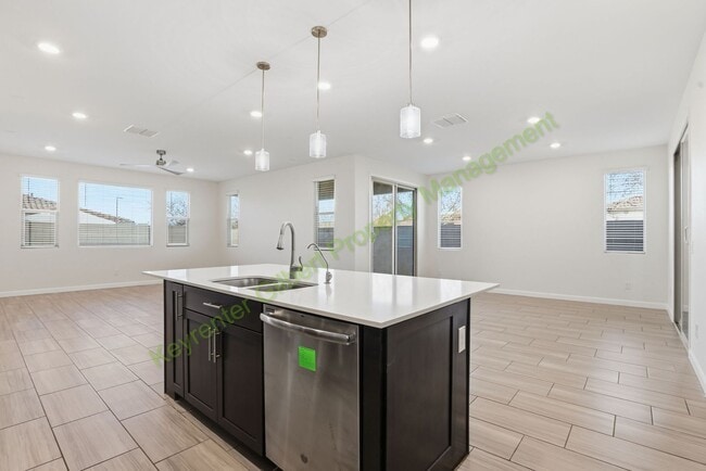 Building Photo - Modern Mesa Living in a Prime East Valley Location