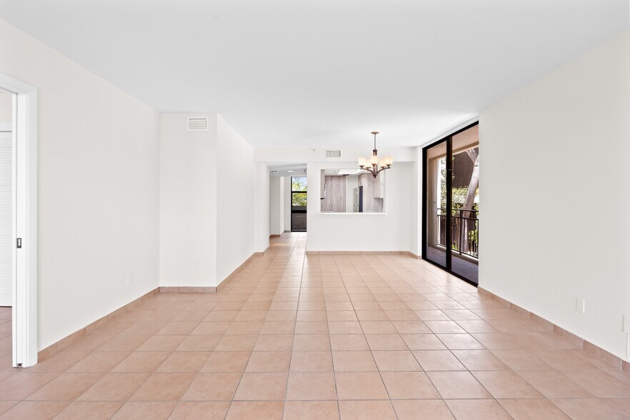 Building Photo - 1632 S Bayshore Ct