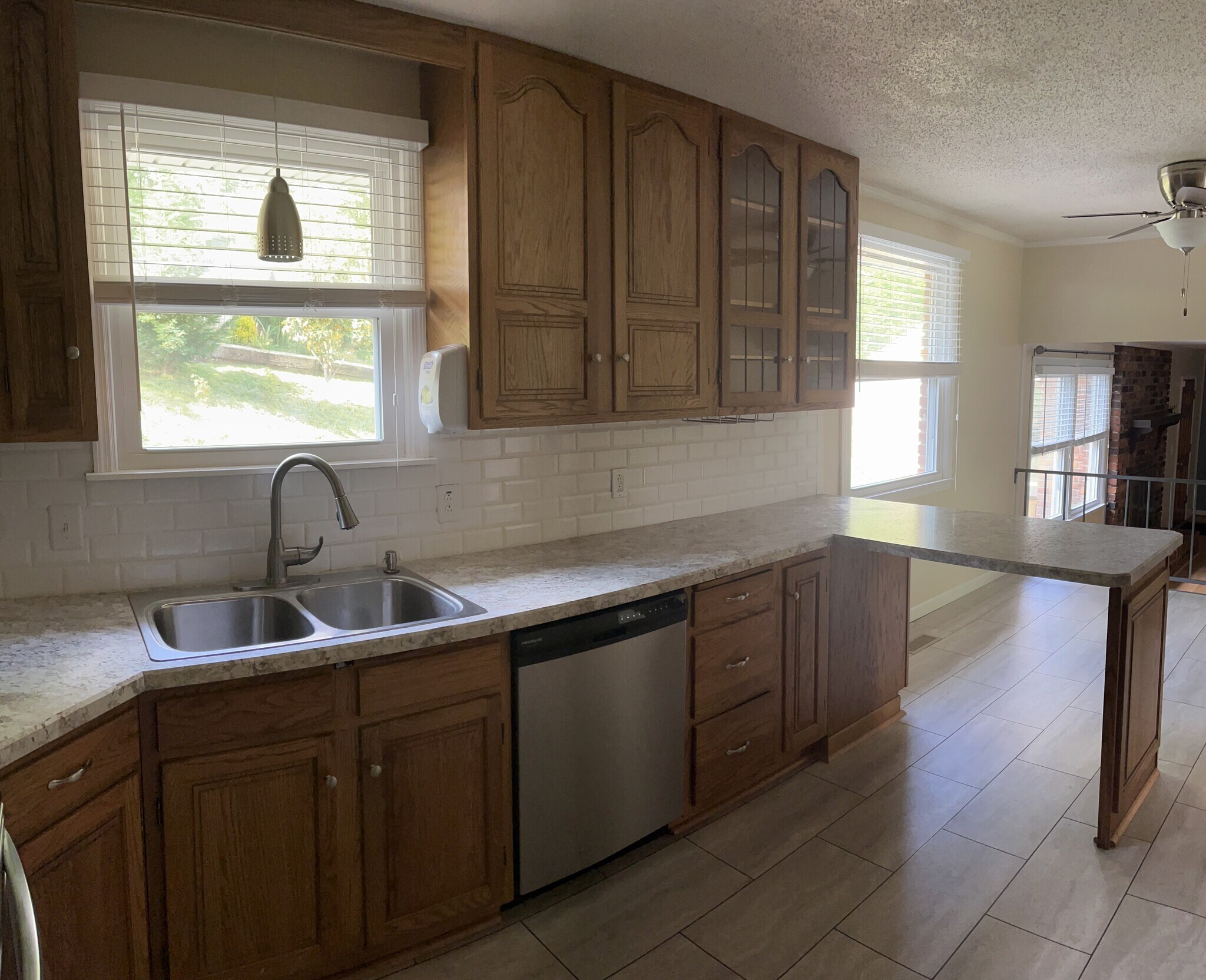 Building Photo - 232 Shawn Dr