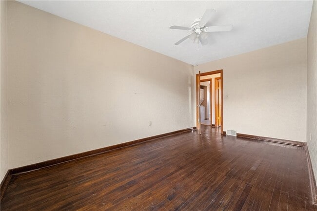 Building Photo - 1001 5th St