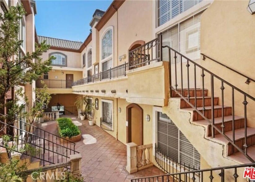 Building Photo - 7037 La Tijera Blvd