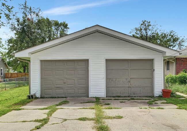 Building Photo - 222 B St