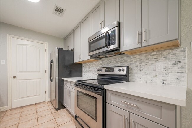 Building Photo - 10190 Dogwood Lp