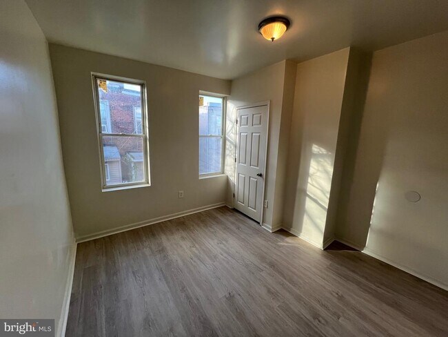 Building Photo - 258 S Cecil St