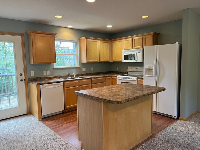 Building Photo - 5558 Kenton Ln