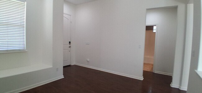 Building Photo - 562 Ranger St