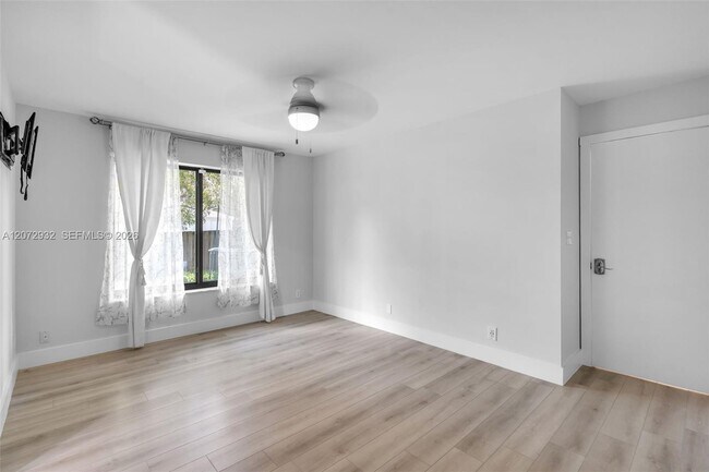 Building Photo - 1038 SW 120th Way