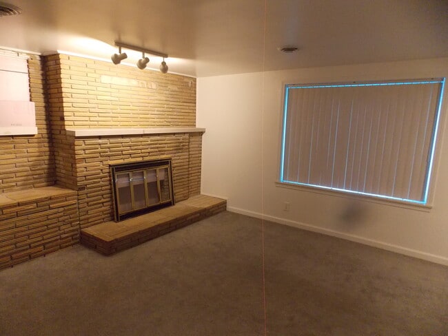 Building Photo - 8795 Main St