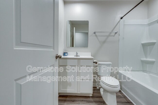 Building Photo - 2057 Westchester Dr