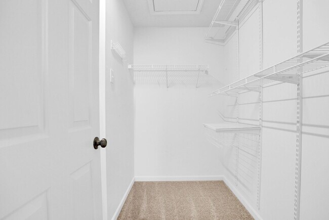 Building Photo - 241 Village Square Dr