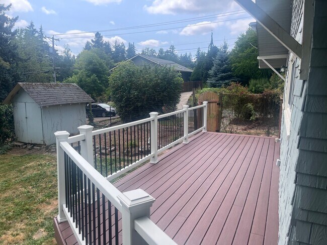 Building Photo - Multnomah Village 2 bedroom cottage delight